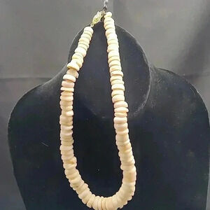 16-in graduated Pulka shell necklace
